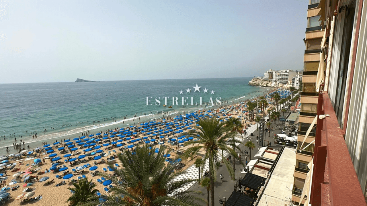 Duplex dividido en 4 apartamentos en primera Linea de la Playa Levante en BENIDORM