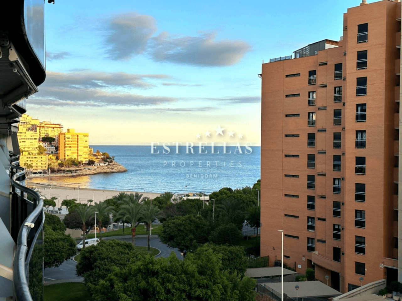 Oferta excepcional en La Cala de Villajoyosa: apartamento con garaje, piscina y vista al mar.