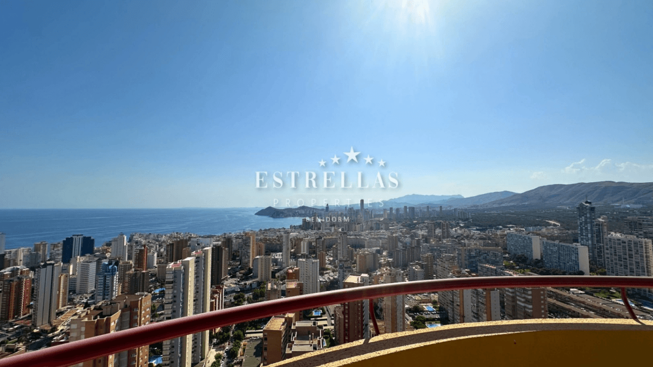 EXCLUSIVO Apartamento reformado de PLANTA COMPLETA en Benidorm con 2 parkings incluidos