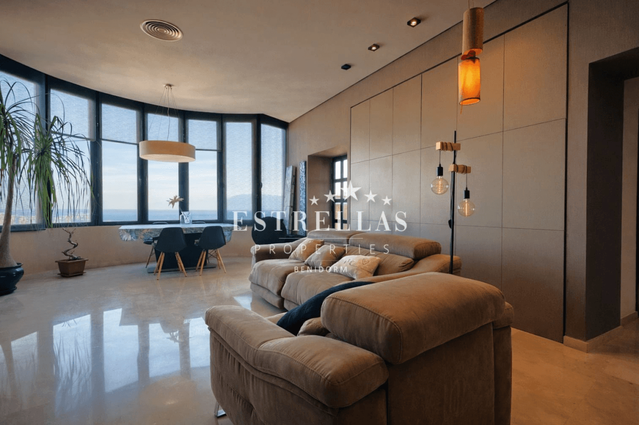 ÁTICO de planta completa con vistas panorámicas en BENIDORM