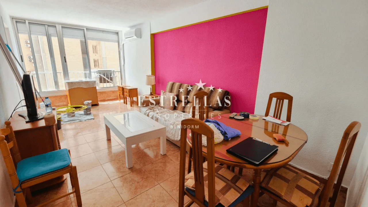 ¡APARTAMENTO DE 2 DORMITORIOS EN ZONA ESTRATÉGICA DE BENIDORM – LISTO PARA DISFRUTAR O RENTABILIZAR!