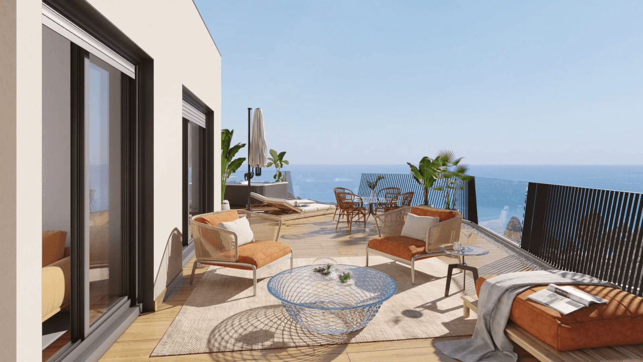 VIDEO! Penthouse de lujo con vistas impresionantes al mar i montana