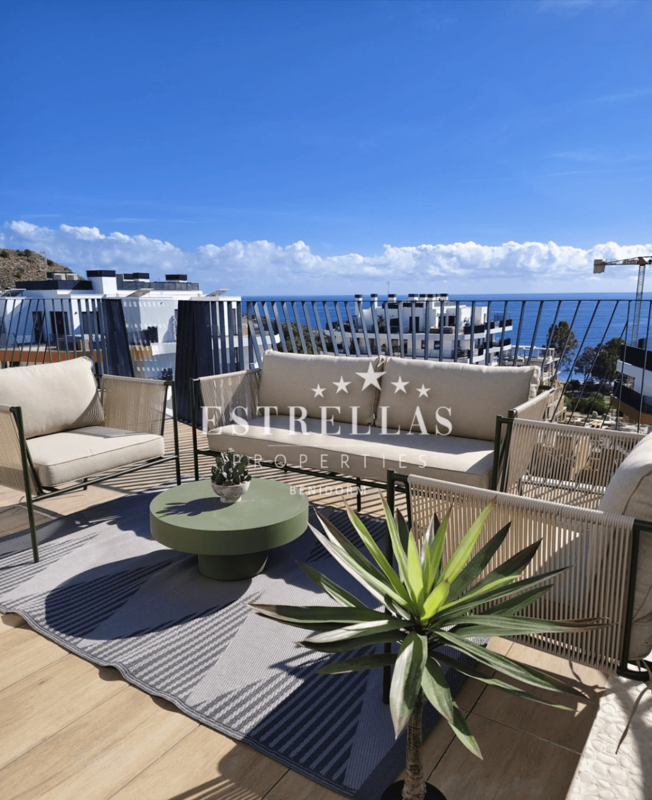 Exclusivo ático dúplex con jacuzzi y vistas panorámicas al mar y a la montaña al lado de Benidorm