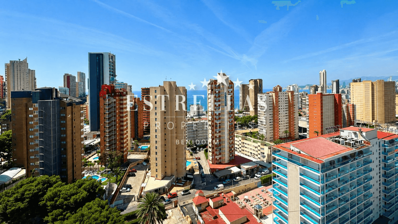 Apartamento esquinero en planta 16 con vistas panorámicas al mar – Rincón de Loix, Benidorm