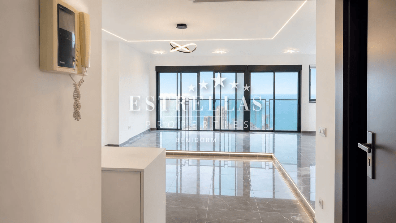 Dúplex con vistas panorámicas al mar y Benidorm, amplia terraza y 2 plazas de garaje