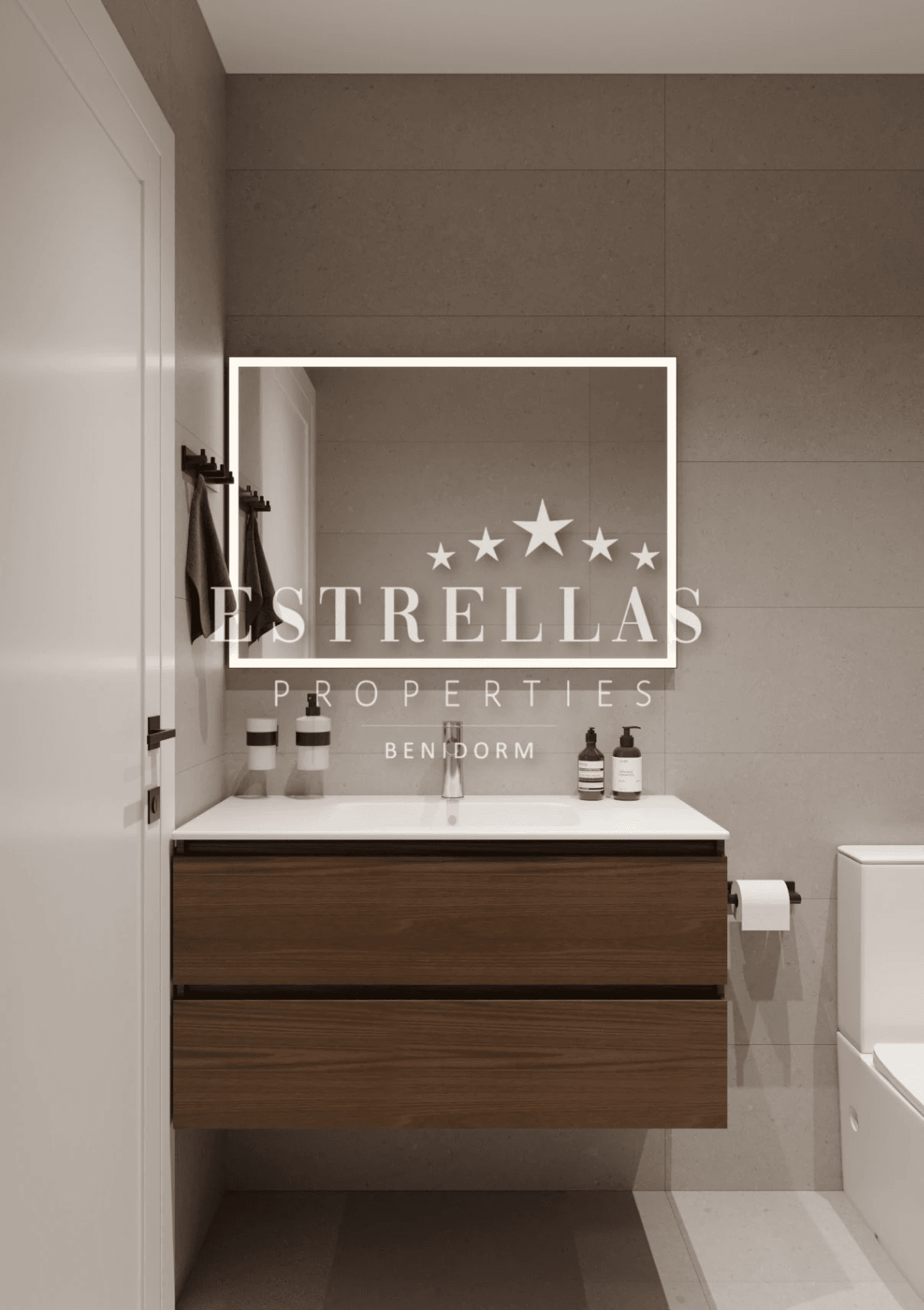 Apartamento reformado en Benidorm cerca de Playa de Poniente con piscina y orientación sur