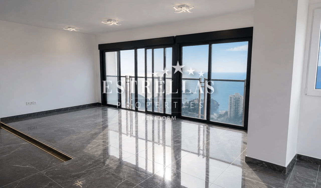 Dúplex con vistas panorámicas al mar y Benidorm, amplia terraza y 2 plazas de garaje