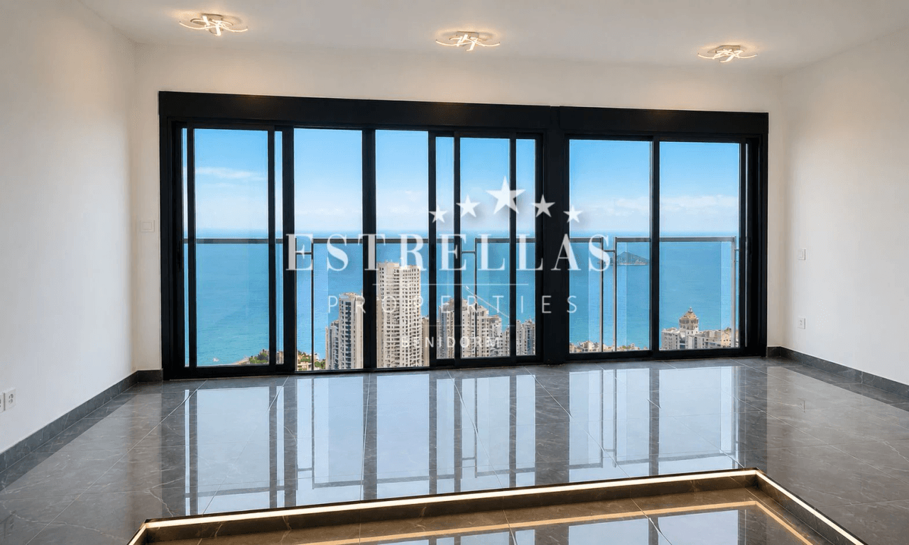 Dúplex con vistas panorámicas al mar y Benidorm, amplia terraza y 2 plazas de garaje