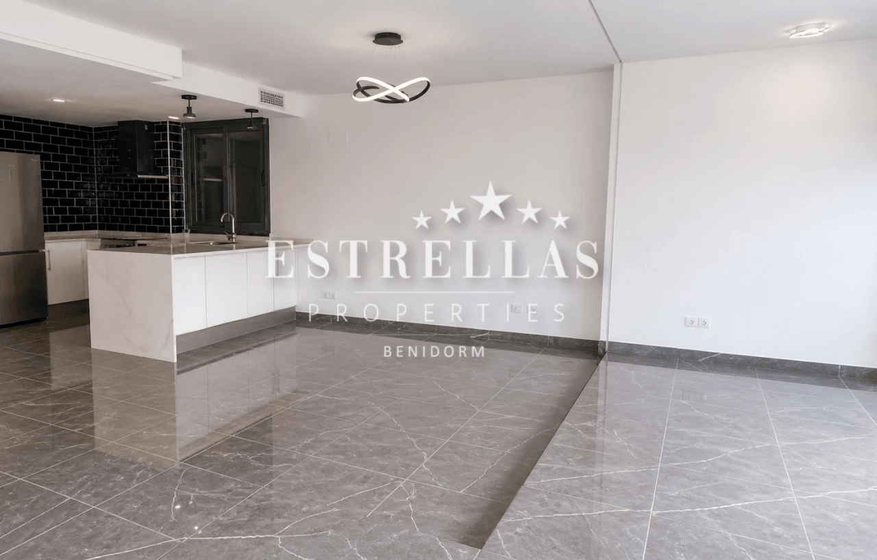 Dúplex con vistas panorámicas al mar y Benidorm, amplia terraza y 2 plazas de garaje