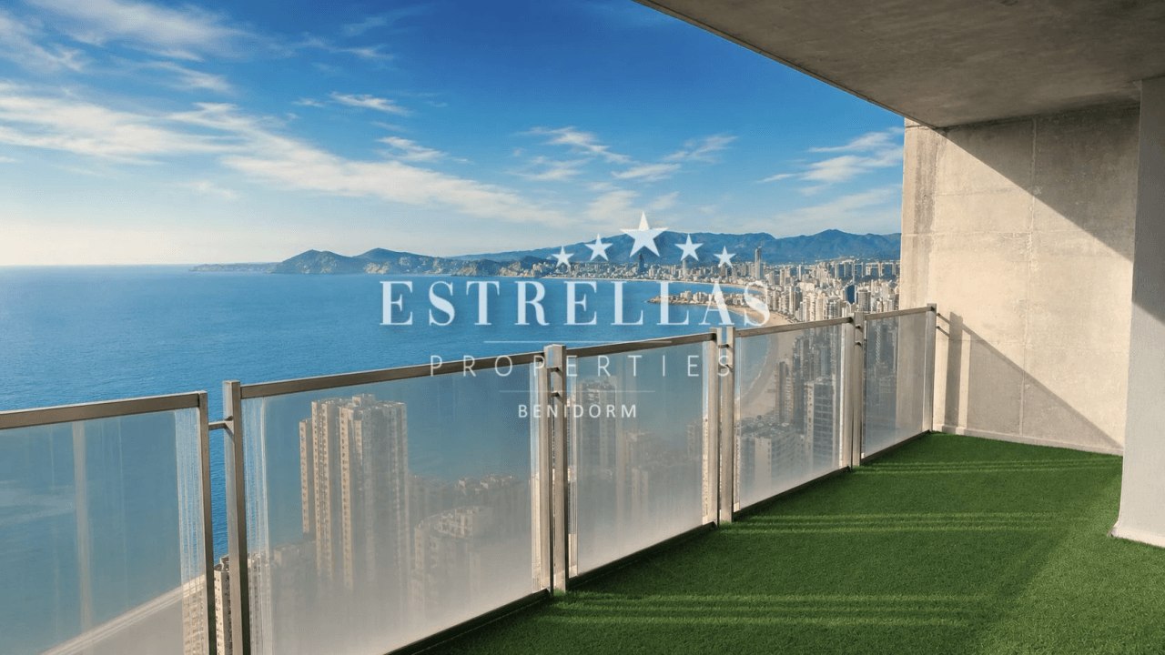 Dúplex con vistas panorámicas al mar y Benidorm, amplia terraza y 2 plazas de garaje