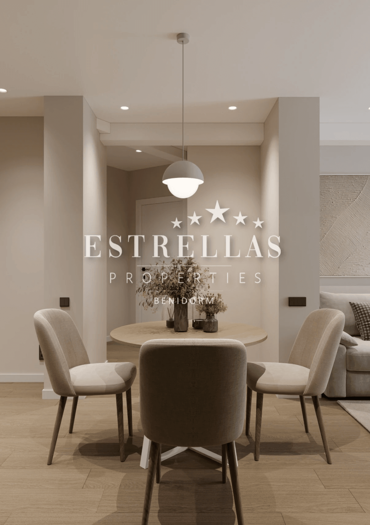 Gerestyled appartement in Benidorm dichtbij Playa de Poniente met zwembad en op het zuiden gericht.