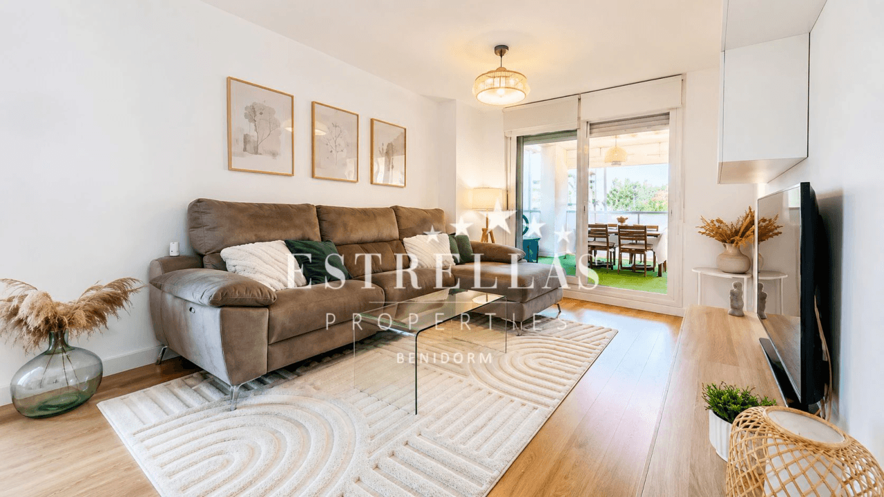 Exclusief HERGEMODEERD appartement met 3 SLAAPKAMERS, zwembad en garage in Cala de Finestrat en Villajoyosa.