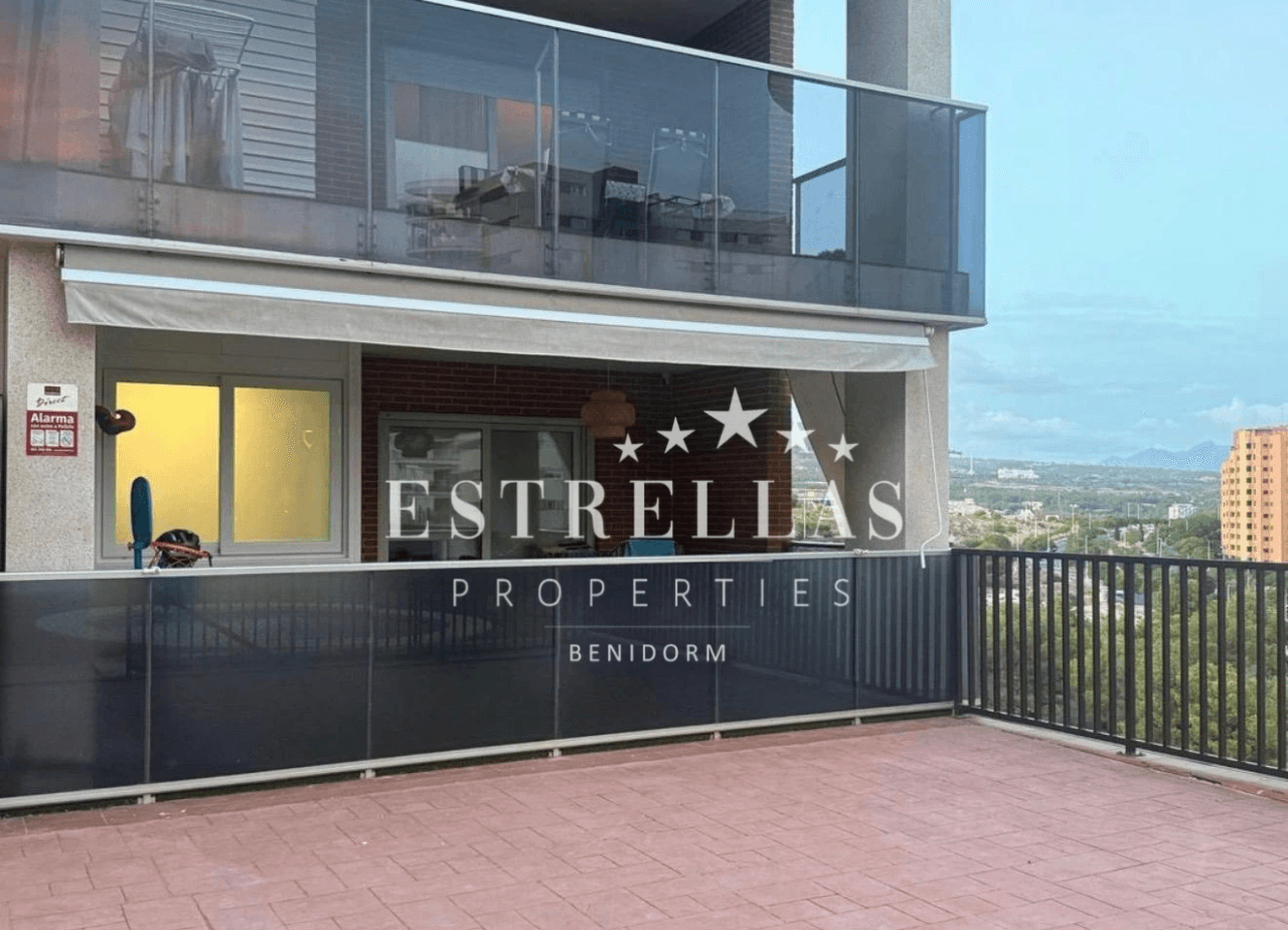 Exclusief HERGEMODEERD appartement met 3 SLAAPKAMERS, zwembad en garage in Cala de Finestrat en Villajoyosa.