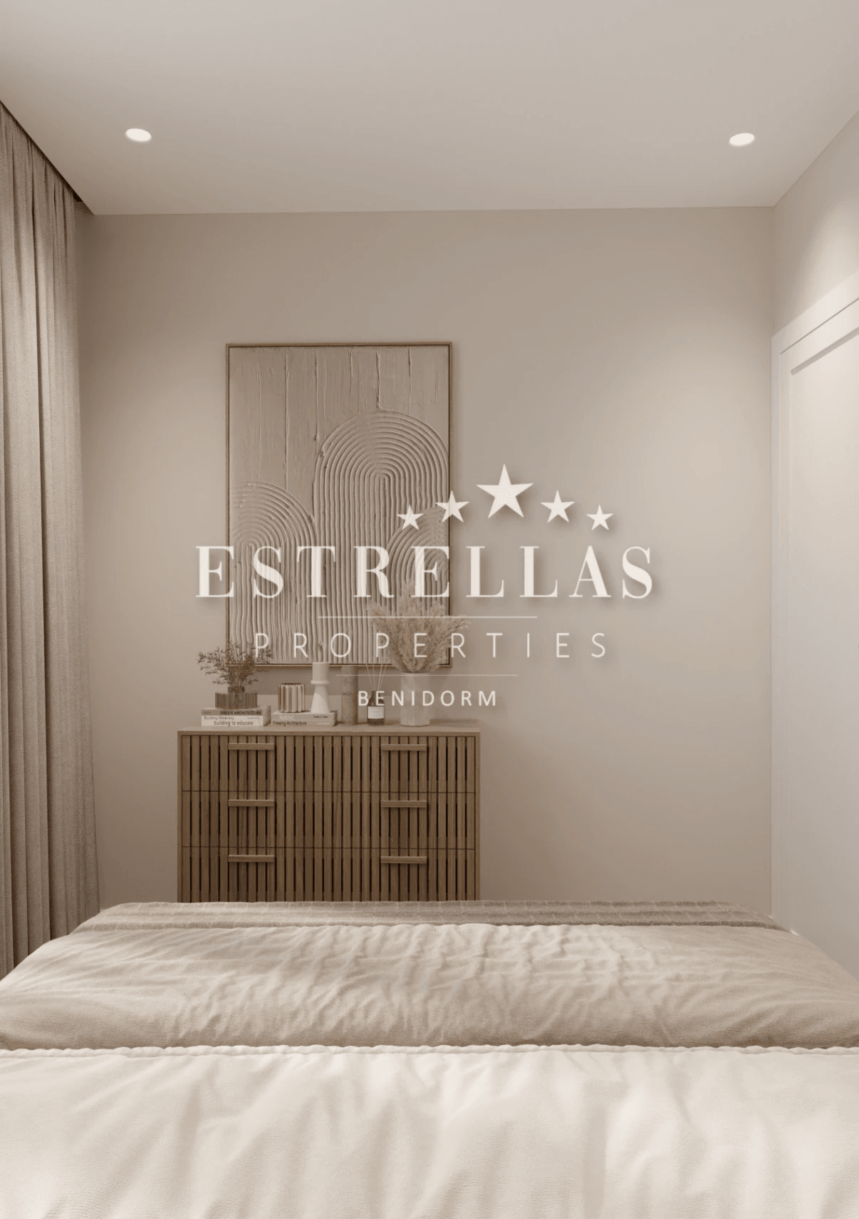 Gerestyled appartement in Benidorm dichtbij Playa de Poniente met zwembad en op het zuiden gericht.