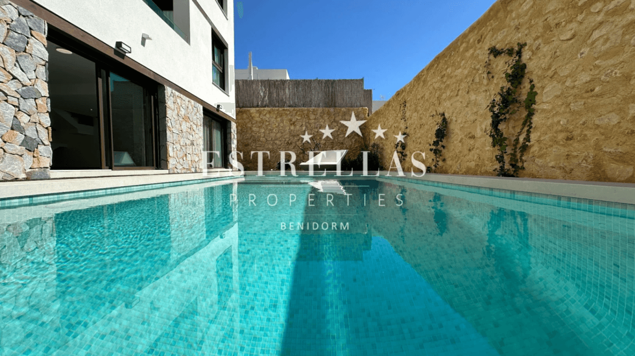 VILLA MODERNA EN VENTA EN FINESTRAT CON VISTAS AL MAR, CERCA DE BENIDORM