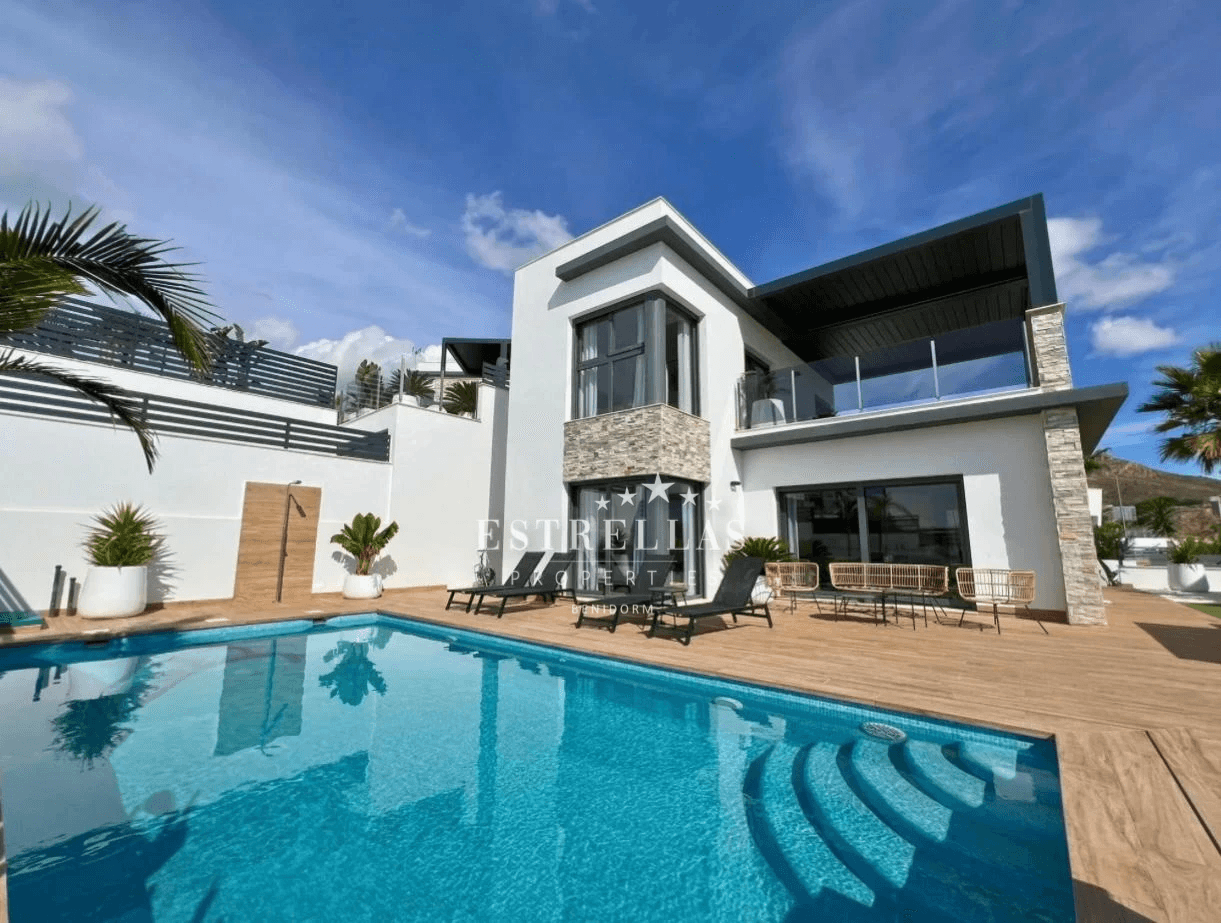 Chalet de lujo con vistas al mar y la montaña en Balcón de Finestrat – 5 dormitorios, piscina privada y sótano