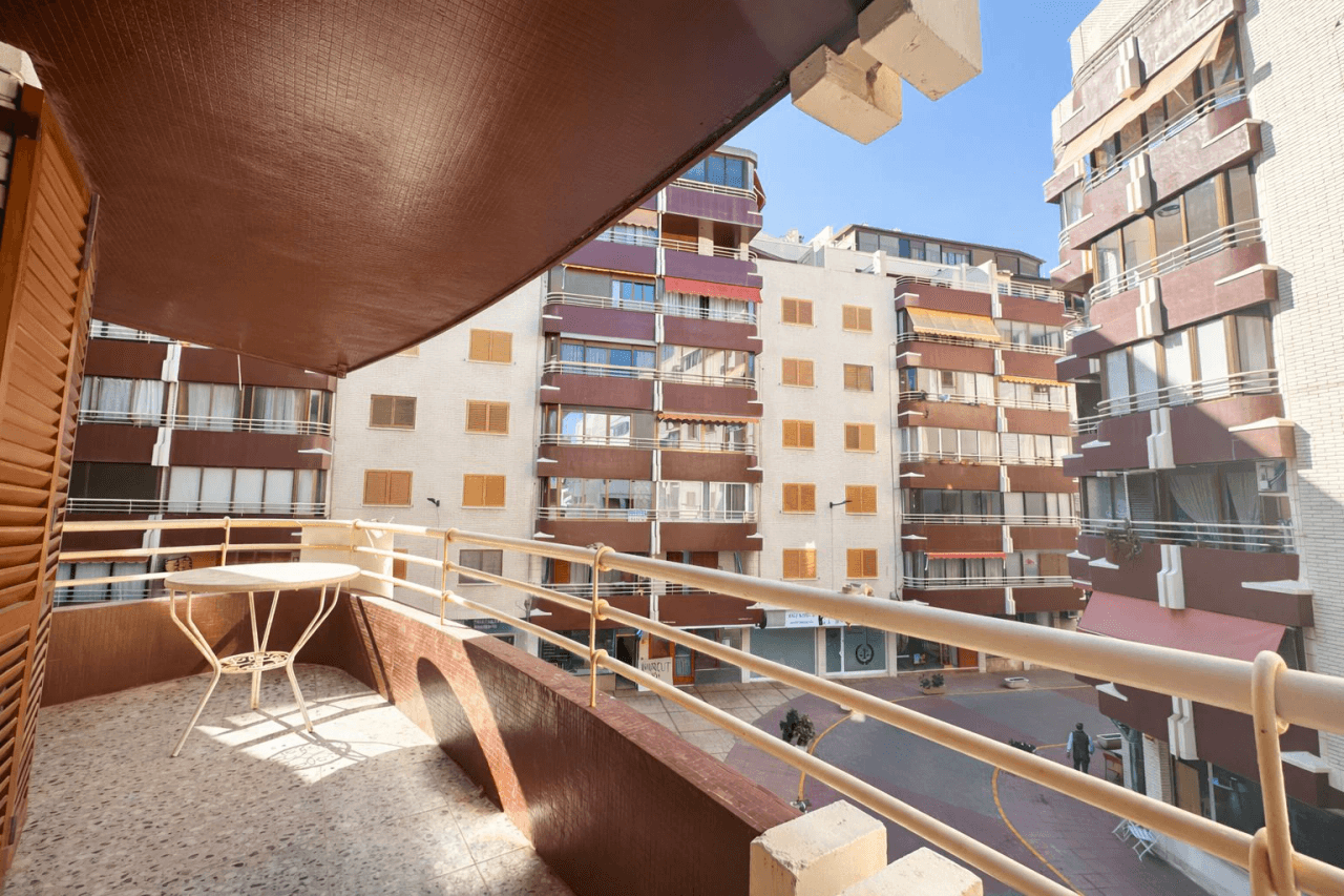 Großes Apartment mit Parkplatz im Zentrum von BENIDORM.
