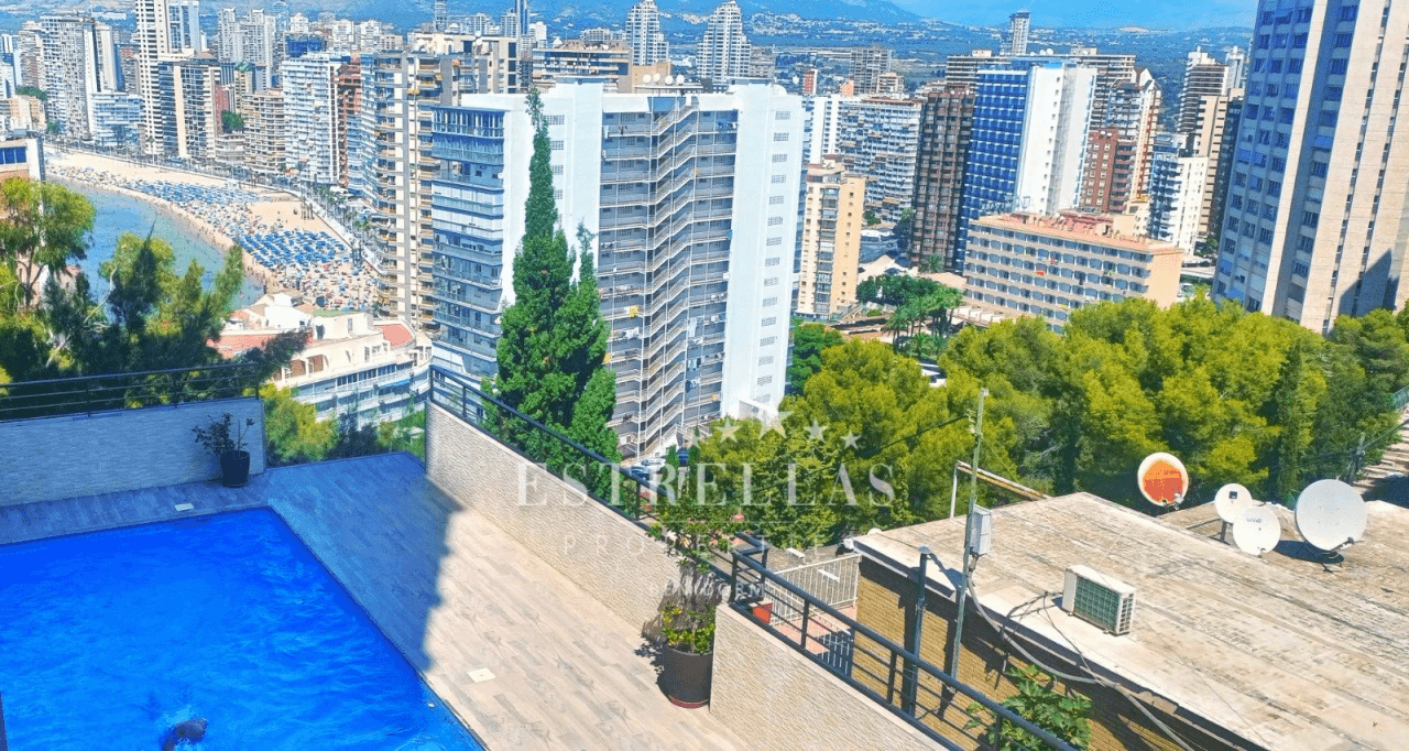 ¡Precio Especial por Apartamento con vistas al Mar y Piscina en BENIDORM!