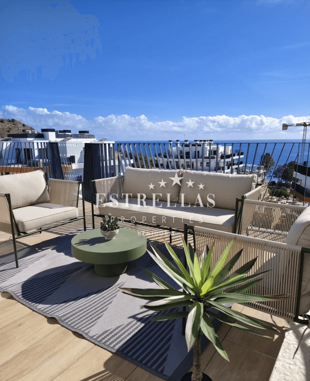 Exclusivo ático dúplex con jacuzzi y vistas panorámicas al mar y a la montaña al lado de Benidorm