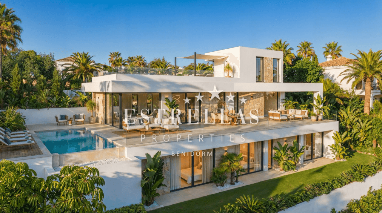 Luxe villa in Calpe met panoramisch uitzicht op zee en meer dan 360 m² aan terrassen aan de Costa Blanca