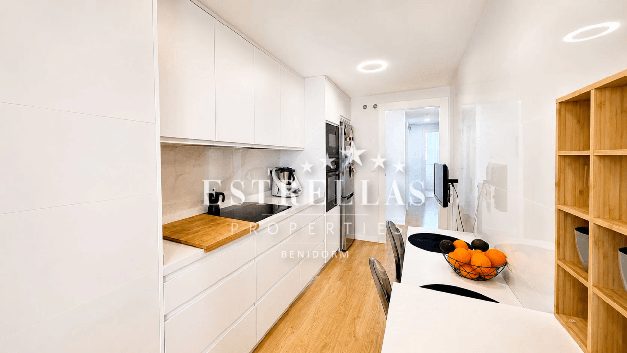 Exclusief HERGEMODEERD appartement met 3 SLAAPKAMERS, zwembad en garage in Cala de Finestrat en Villajoyosa.