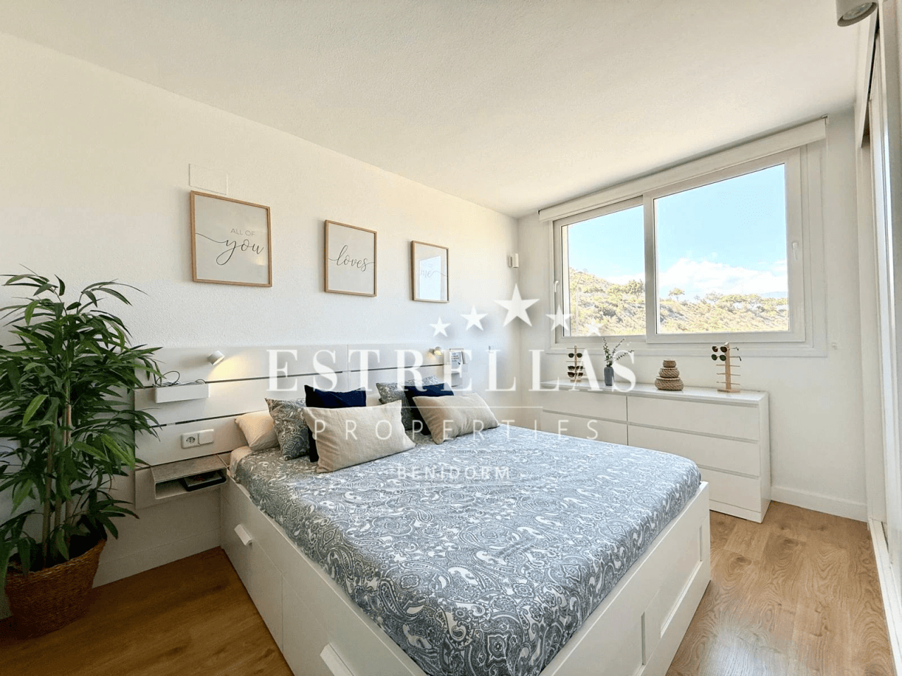 Exclusief HERGEMODEERD appartement met 3 SLAAPKAMERS, zwembad en garage in Cala de Finestrat en Villajoyosa.