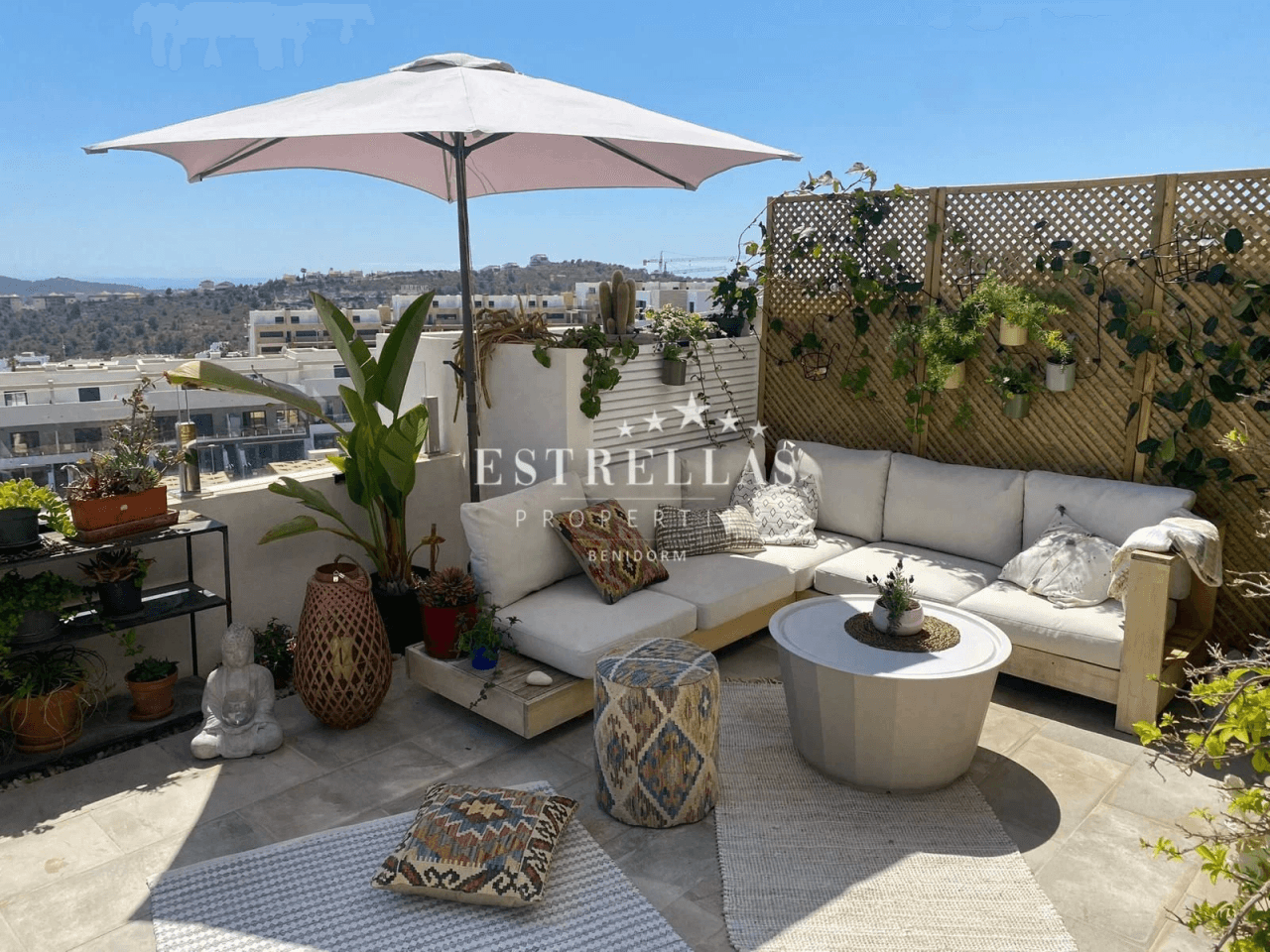 ¡Exclusivo apartamento llave en mano en FINESTRAT con vistas al mar!