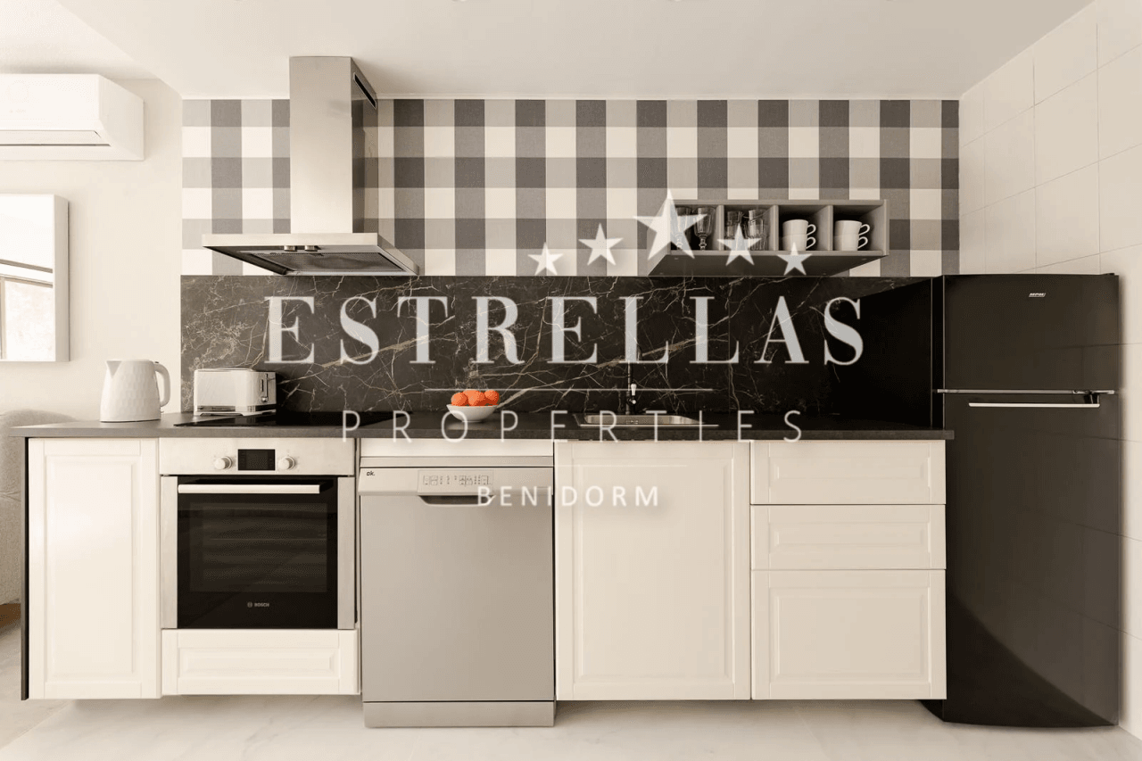 Geheel gerenoveerd appartement met Hoog Potentieel in BENIDORM