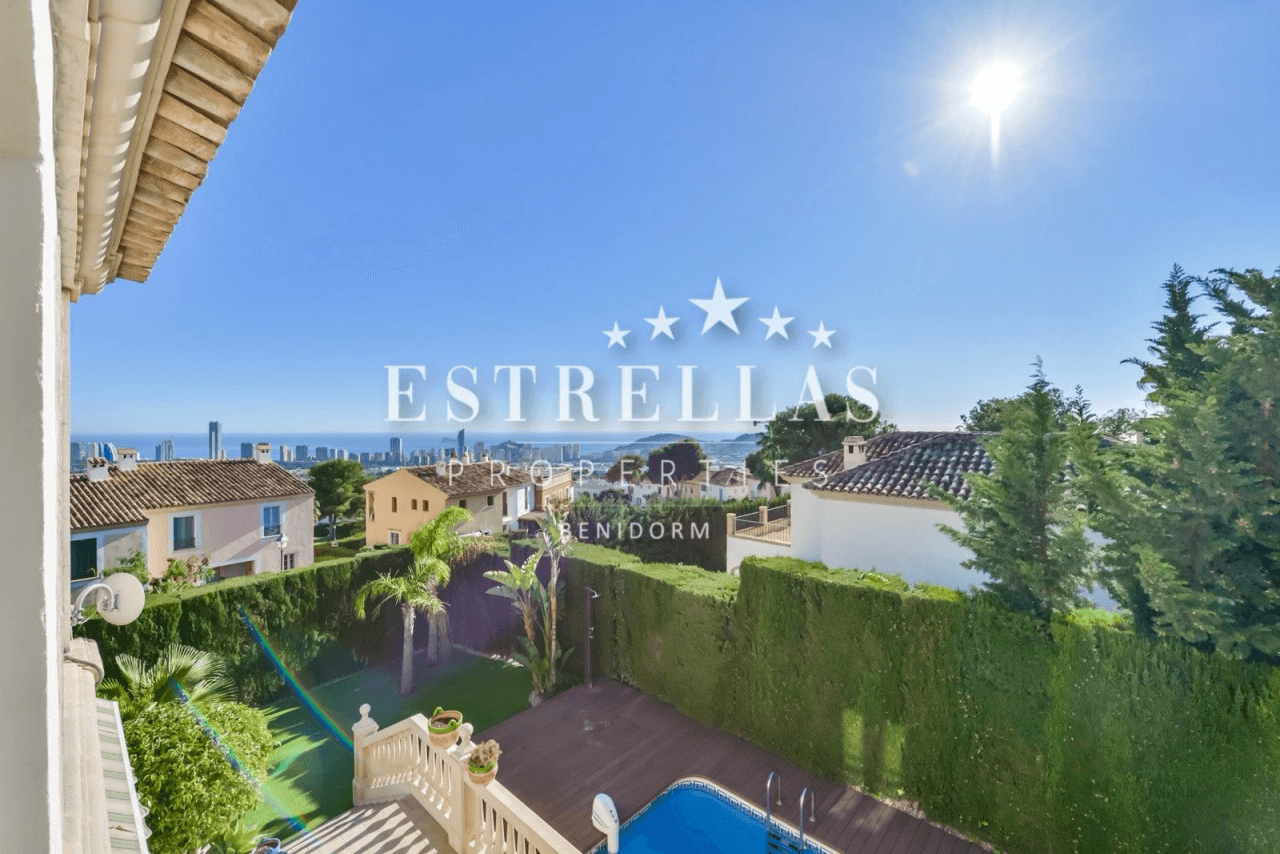 EXCLUSIVA Villa de lujo independiente en venta en Benidorm con vistas al mar