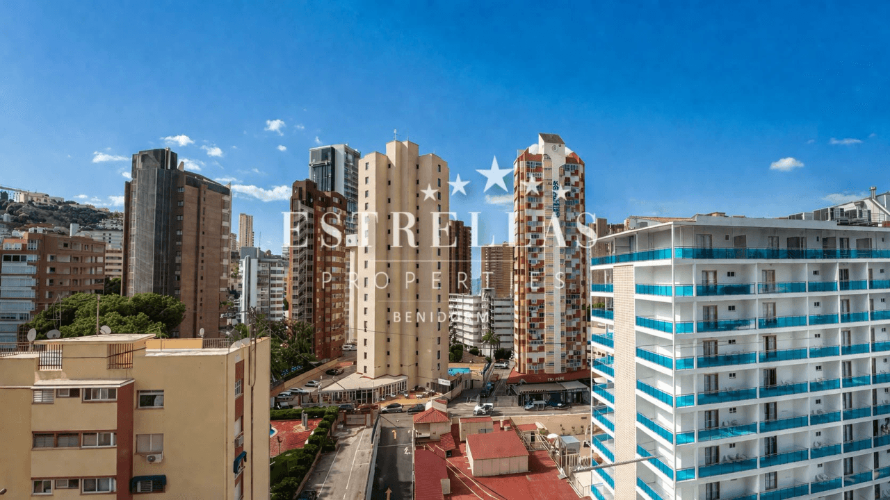 Hoekappartement gerenoveerd op slechts 500 meter van de zee in BENIDORM