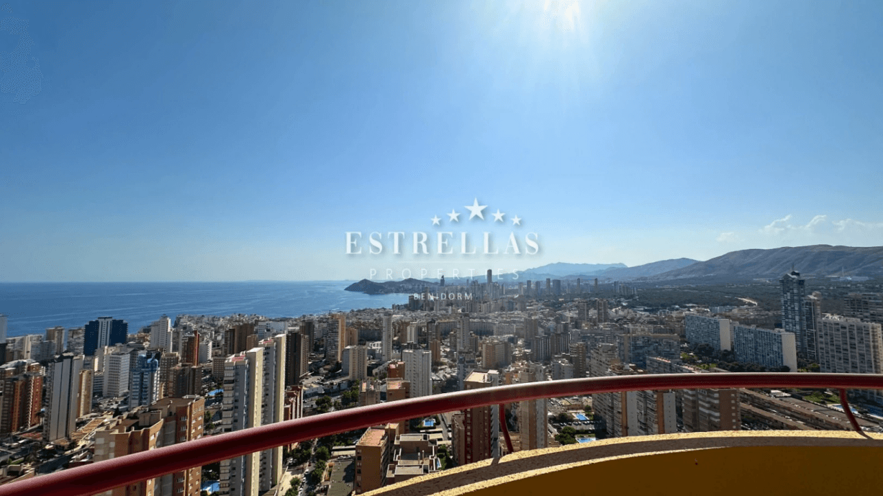 EXCLUSIEF Volledig gerenoveerd appartement op de begane grond in Benidorm met 2 inbegrepen parkeerplaatsen
