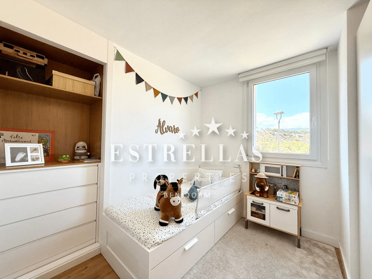 Exclusief HERGEMODEERD appartement met 3 SLAAPKAMERS, zwembad en garage in Cala de Finestrat en Villajoyosa.
