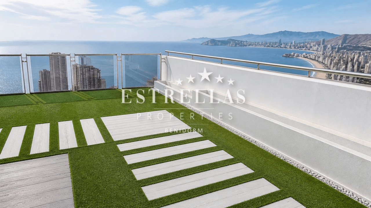 Duper met panoramisch uitzicht op zee en Benidorm, groot terras en 2 parkeerplaatsen