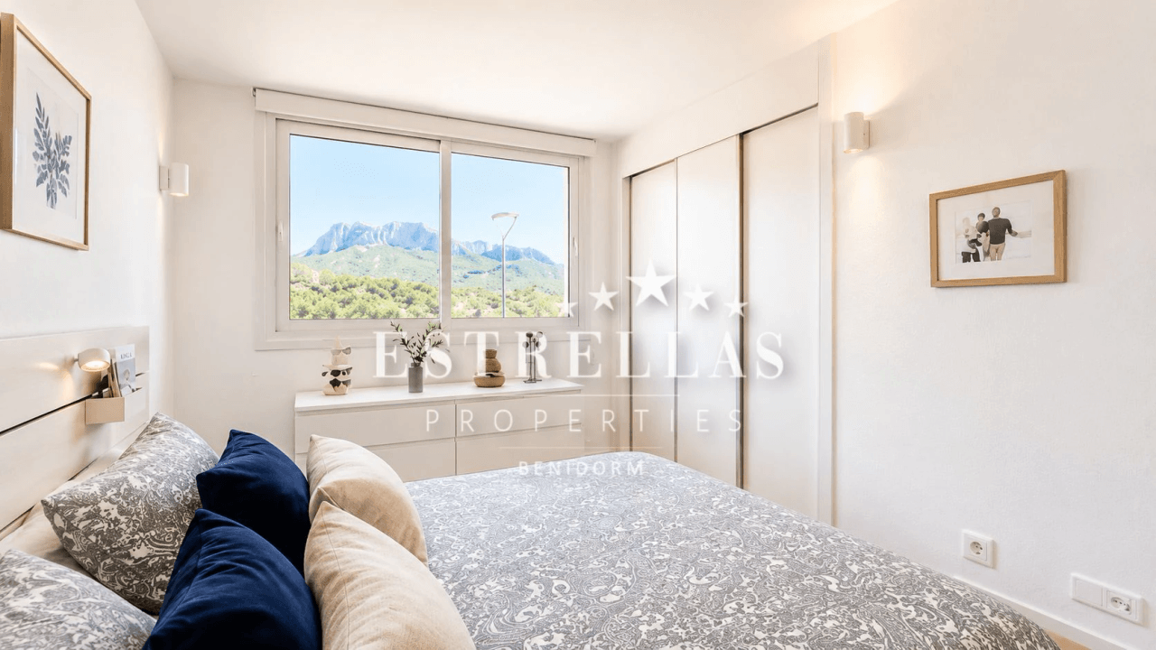 Exclusief HERGEMODEERD appartement met 3 SLAAPKAMERS, zwembad en garage in Cala de Finestrat en Villajoyosa.