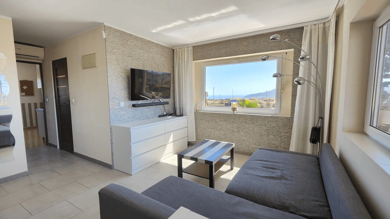 MODERNO APARTAMENTO JUSTO A LA ENTRADA DE BENIDORM!