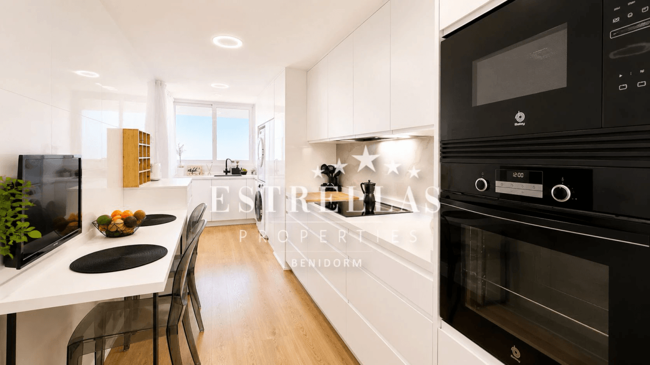 Exclusief HERGEMODEERD appartement met 3 SLAAPKAMERS, zwembad en garage in Cala de Finestrat en Villajoyosa.