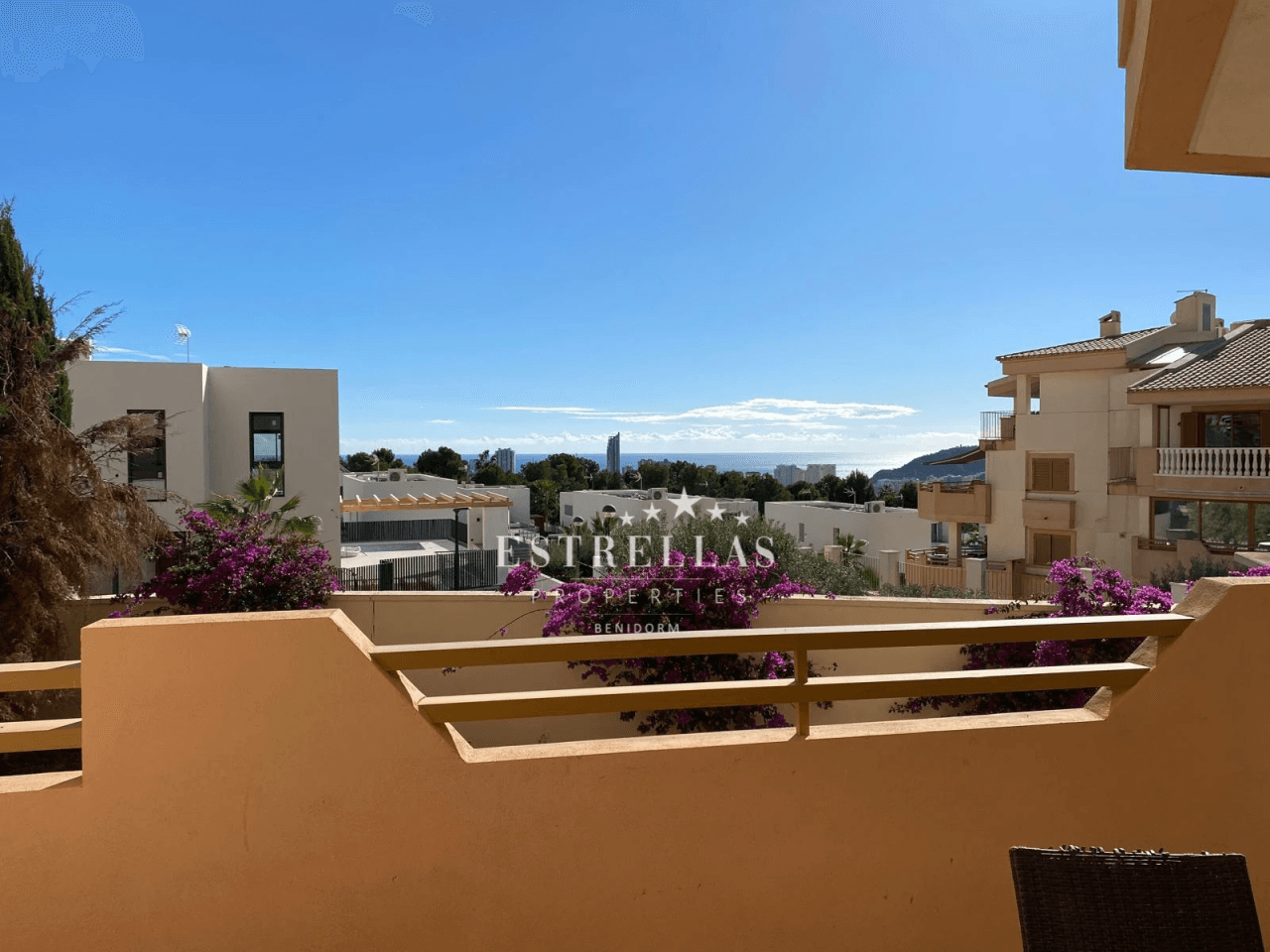 Planta baja con gran jardín en Los Cerezos (Finestrat) – 2 dormitorios, 2 baños, terraza y parking