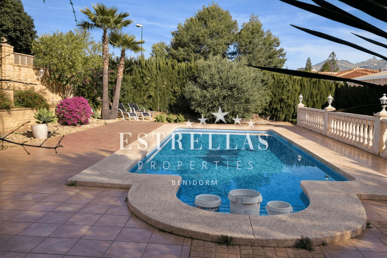 CHALET con piscina Privada en La Nucía