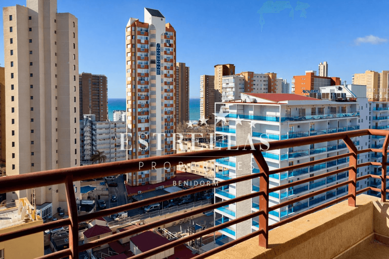 Apartamento con vistas al mar en venta en Rincón de Loix, Benidorm (Calle Londres)