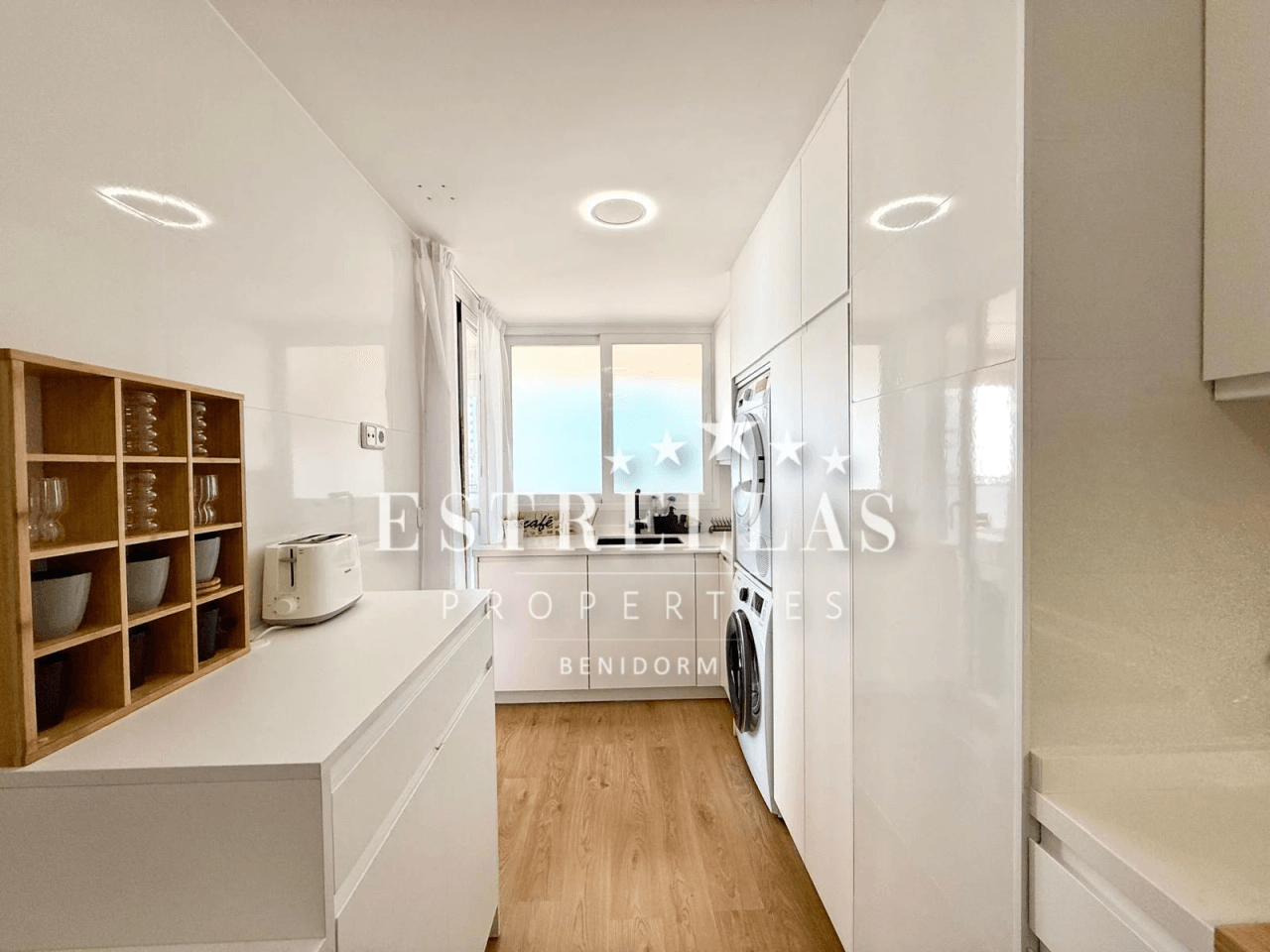 Exclusief HERGEMODEERD appartement met 3 SLAAPKAMERS, zwembad en garage in Cala de Finestrat en Villajoyosa.