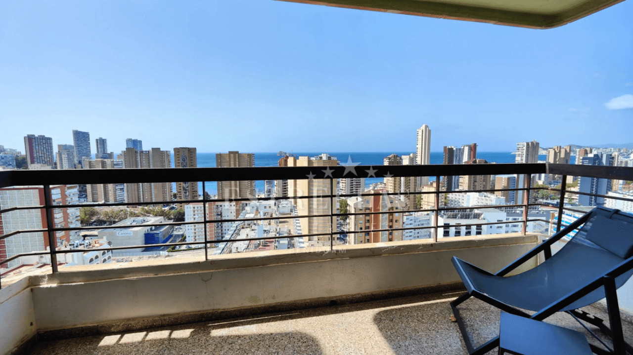 Apartamento con LICENCIA TURÍSTICA y vistas al MAR en Benidorm