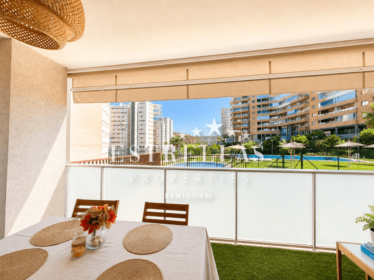 Exclusief HERGEMODEERD appartement met 3 SLAAPKAMERS, zwembad en garage in Cala de Finestrat en Villajoyosa.