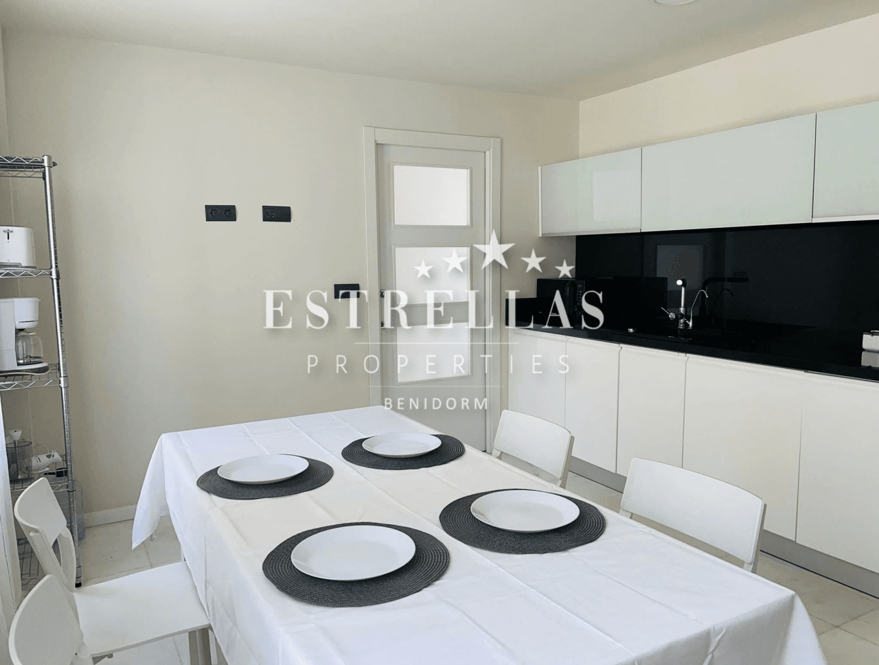 Luxe villa in Sierra Cortina met zeezicht, privézwembad en 4 slaapkamers in Finestrat