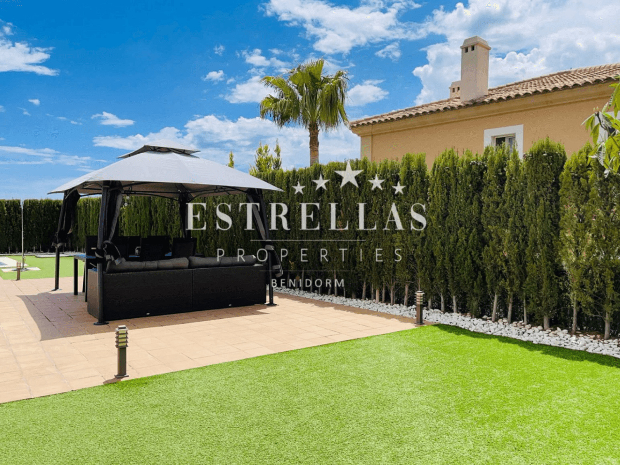 Luxe villa in Sierra Cortina met zeezicht, privézwembad en 4 slaapkamers in Finestrat