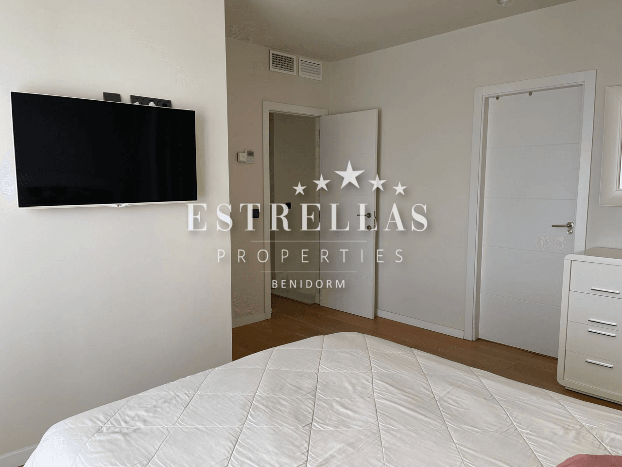 Luxe villa in Sierra Cortina met zeezicht, privézwembad en 4 slaapkamers in Finestrat