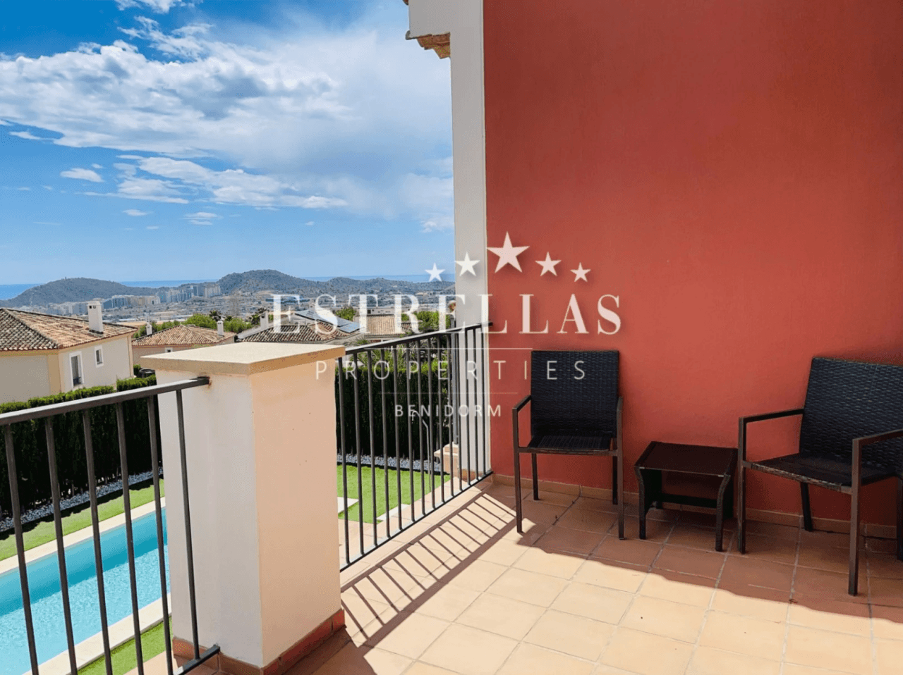 Luxe villa in Sierra Cortina met zeezicht, privézwembad en 4 slaapkamers in Finestrat