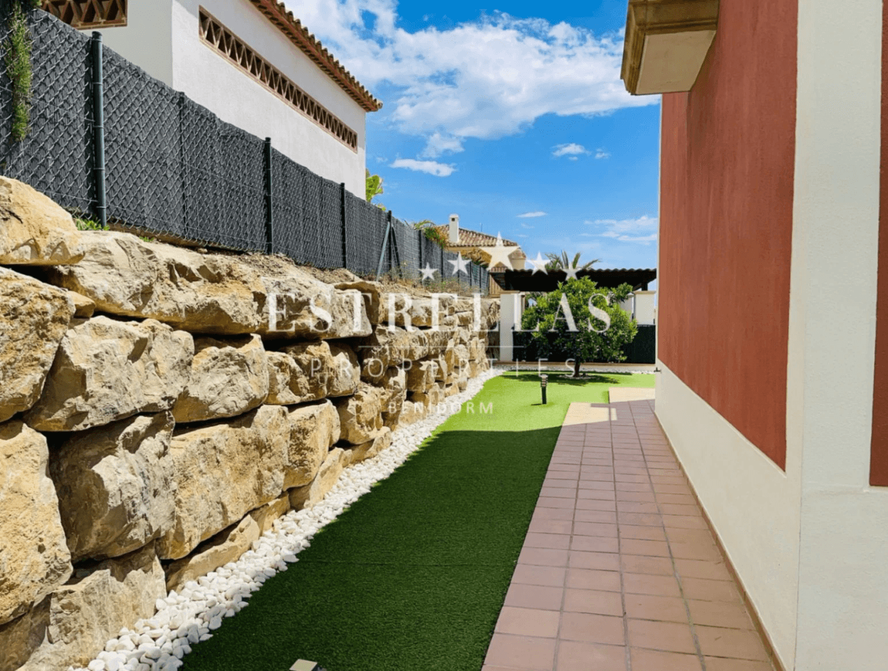 Luxe villa in Sierra Cortina met zeezicht, privézwembad en 4 slaapkamers in Finestrat