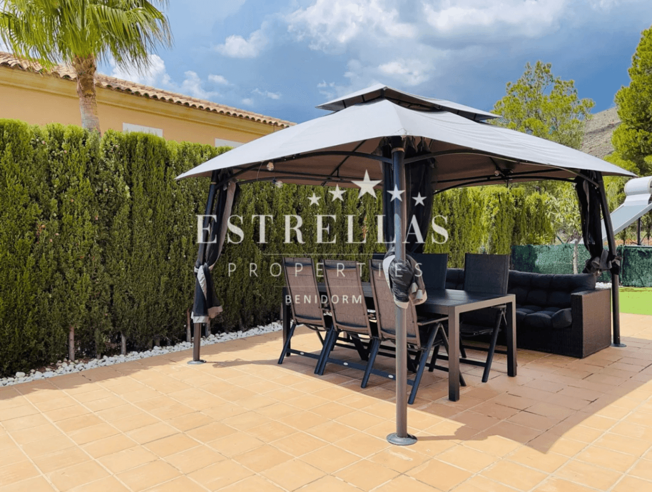 Luxe villa in Sierra Cortina met zeezicht, privézwembad en 4 slaapkamers in Finestrat