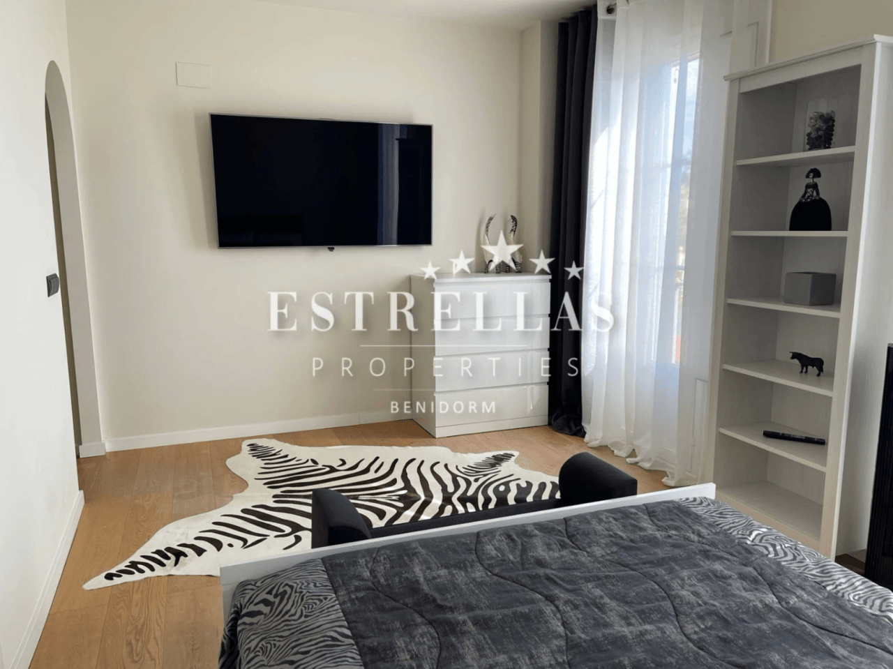 Luxe villa in Sierra Cortina met zeezicht, privézwembad en 4 slaapkamers in Finestrat