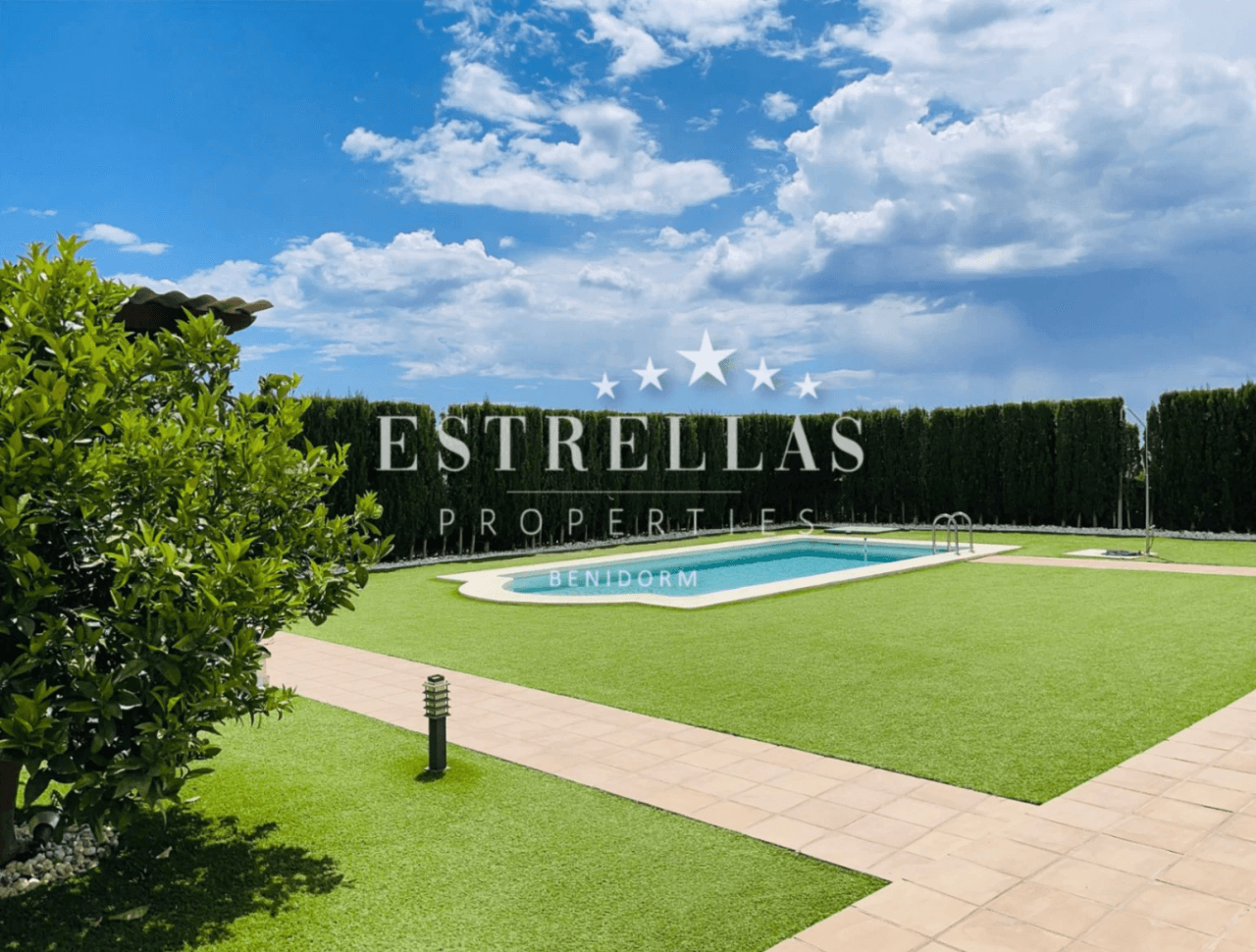 Luxe villa in Sierra Cortina met zeezicht, privézwembad en 4 slaapkamers in Finestrat
